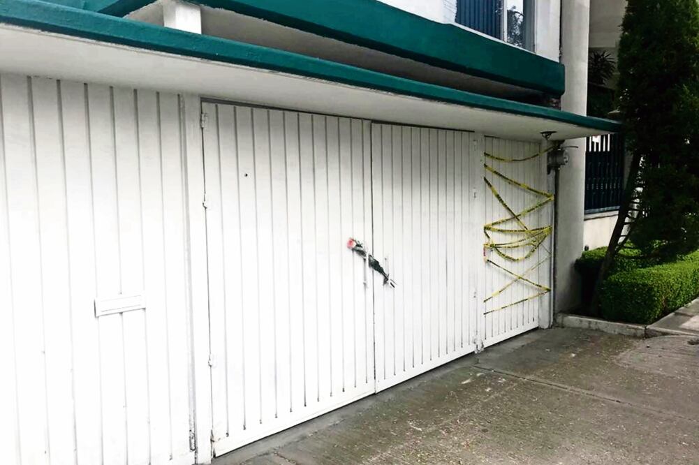 Debido a que no se ha encontrado el arma homicida, el inmueble donde investigan el asesinato sigue bajo resguardo de las autoridades. (DAVID FUENTES. EL UNIVERSAL)