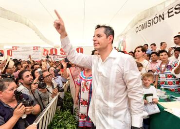 Registra Murat precandidatura única a Oaxaca