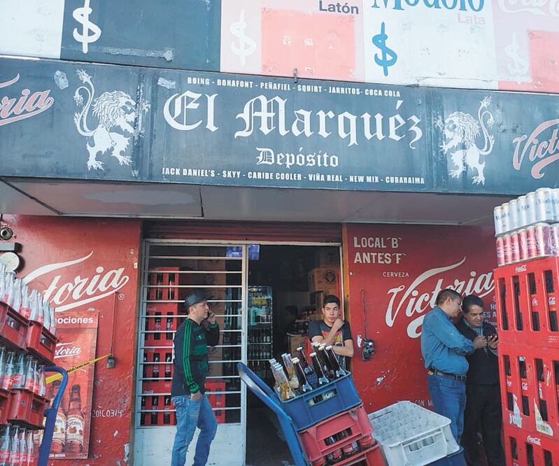 Dos hombres amagaron al encargado de un depósito de cerveza, ubicado en la colonia Sector Popular, y al conductor del camión que iba a surtir producto; luego un tercer cómplice se llevó el vehículo. Foto: ESPECIAL