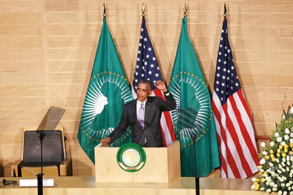 El presidente de EU, Barack Obama, da un discurso en la sala Nelson Mandela de la Unión Africana, en Addis Abeba, poco antes de poner fin a su viaje oficial a Kenia y Etiopía, ayer (TIKSA NEGERI. REUTERS)