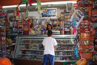 Buscan tienditas tradicionales cabildeo contra impuestos