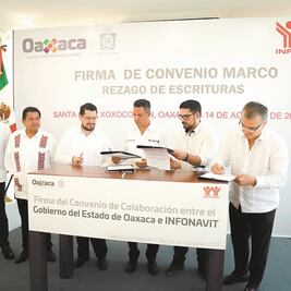 Infonavit firma acuerdo de apoyo para Oaxaca