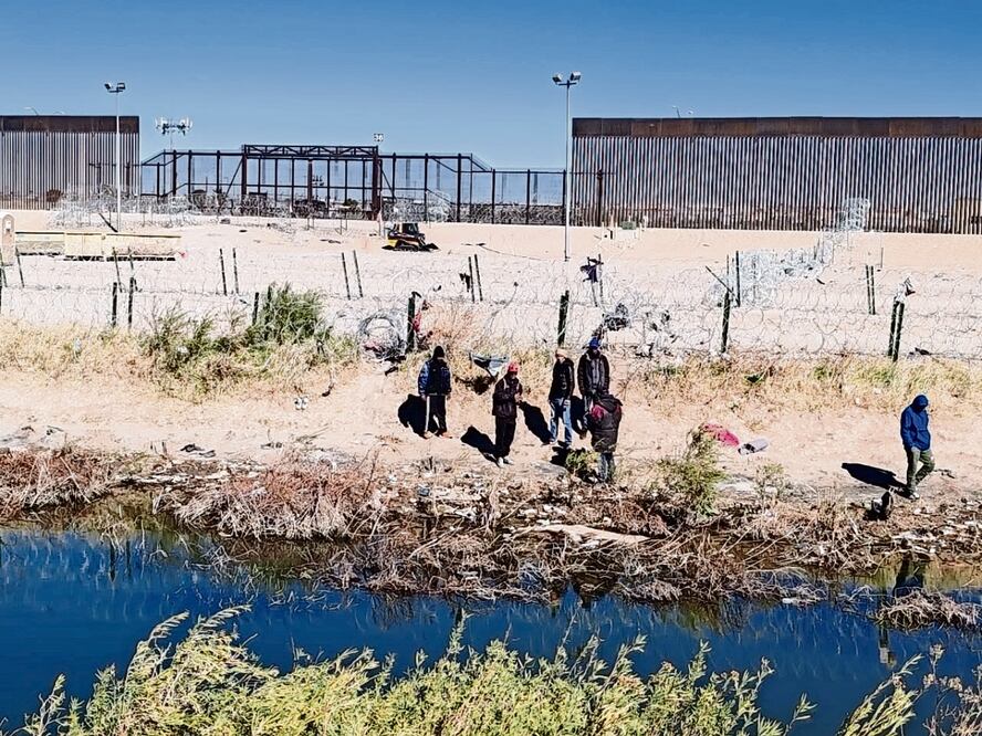 El secretario de Seguridad Nacional, Alejandro Mayorkas, aseguró que el gobierno tiene una "capacidad limitada" para procesar los casos de migrantes.