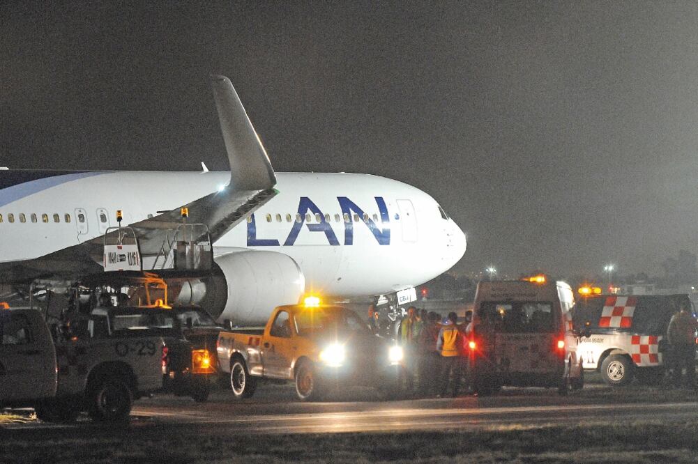 La PGR y autoridades de Perú, Argentina, Colombia y Brasil indagan el tráfico de drogas que se realiza en el equipaje de mexicanos sin su consentimiento (ARCHIVO EL UNIVERSAL)