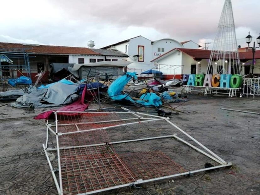 Reportan destrozos en Michoacán por fuertes lluvias y vientos