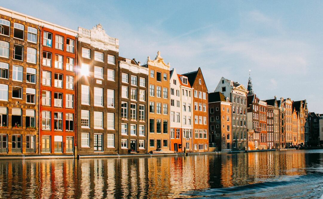 Ámsterdam es una de las ciudades de Europa a las cuales se puede viajar desde México. Foto: Unsplash. Javier M