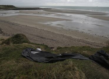 Mueren al menos 12 migrantes en naufragio al tratar de cruzar el Canal de la Mancha