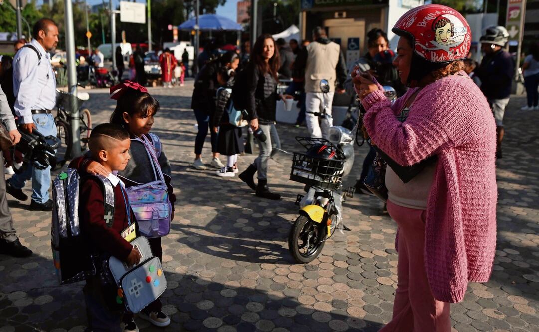 Miles de niños regresaron a la escuela y no faltaron las fotos del primer día, las sonrisas por ver a los amigos y conocer nuevos y hasta el llanto de algunos. Foto: Diego Simón Sánchez / EL UNIVERSAL