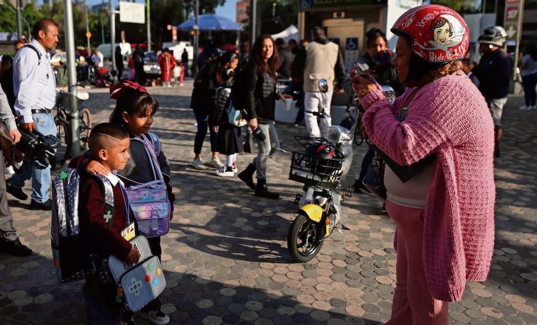 Miles de niños regresaron a la escuela y no faltaron las fotos del primer día, las sonrisas por ver a los amigos y conocer nuevos y hasta el llanto de algunos. Foto: Diego Simón Sánchez / EL UNIVERSAL