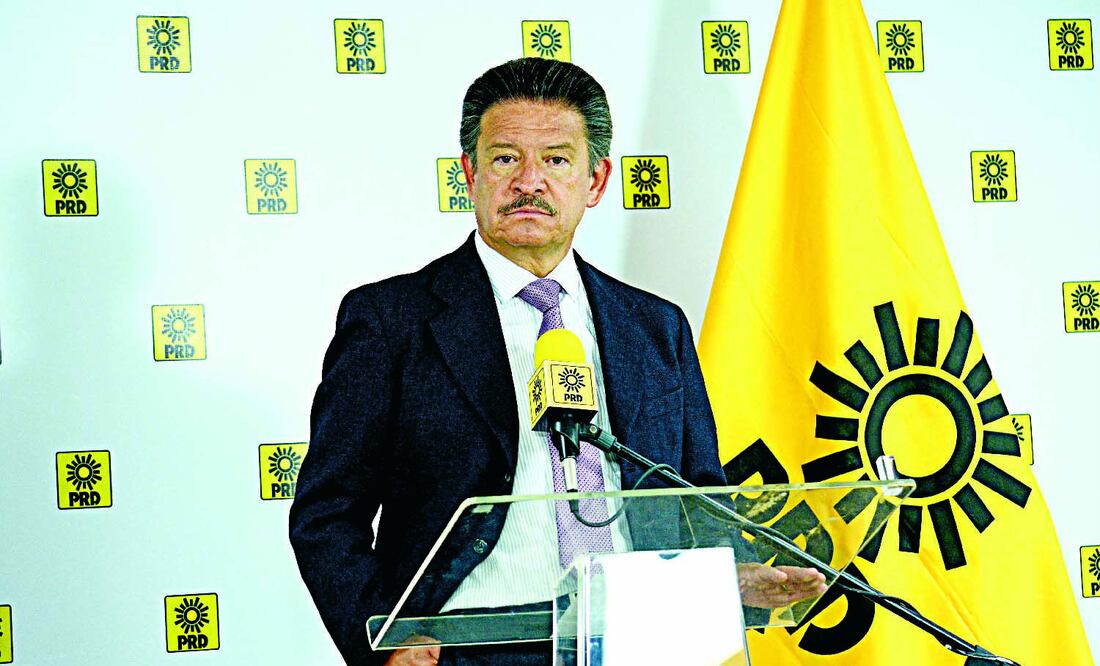 El presidente nacional del PRD, Carlos Navarrete Ruiz, ofreció una conferencia de prensa para dar a conocer los resultados de los comicios del 7 de junio (ESPECIAL)