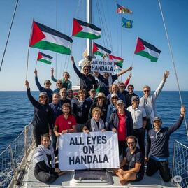 Hambruna en Gaza: soldados israelíes,  vistos cuando subieron a bordo de un barco de militantes propalestinos