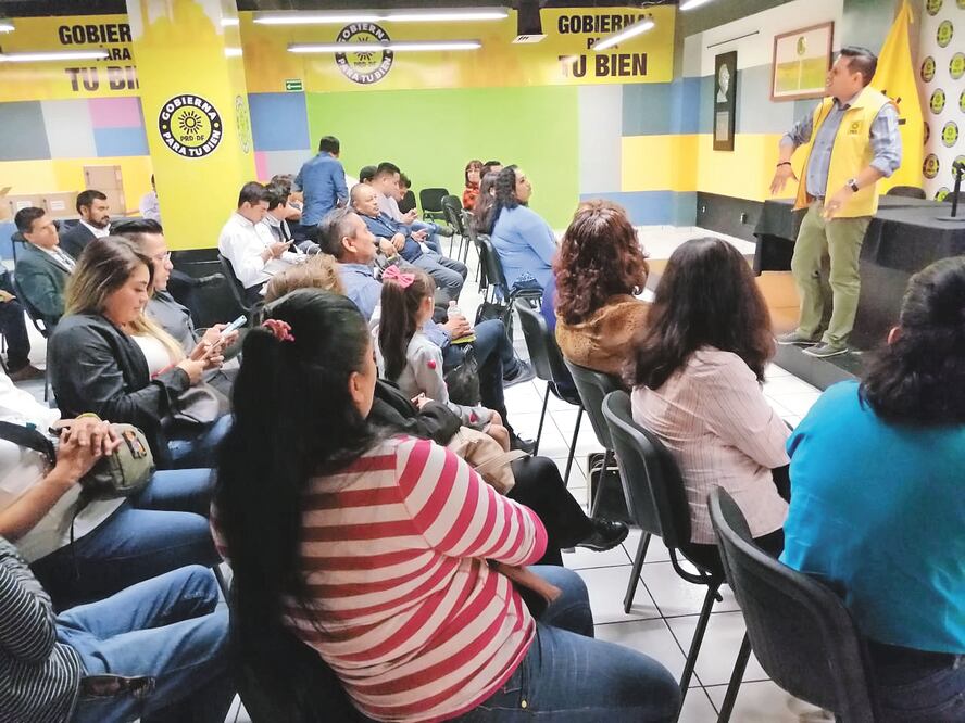 Con los cursos de capacitación, que durarán tres meses, los delegados perredistas aprenderán a afiliar personas mediante celulares y tabletas, entre otras labores. ESPECIAL