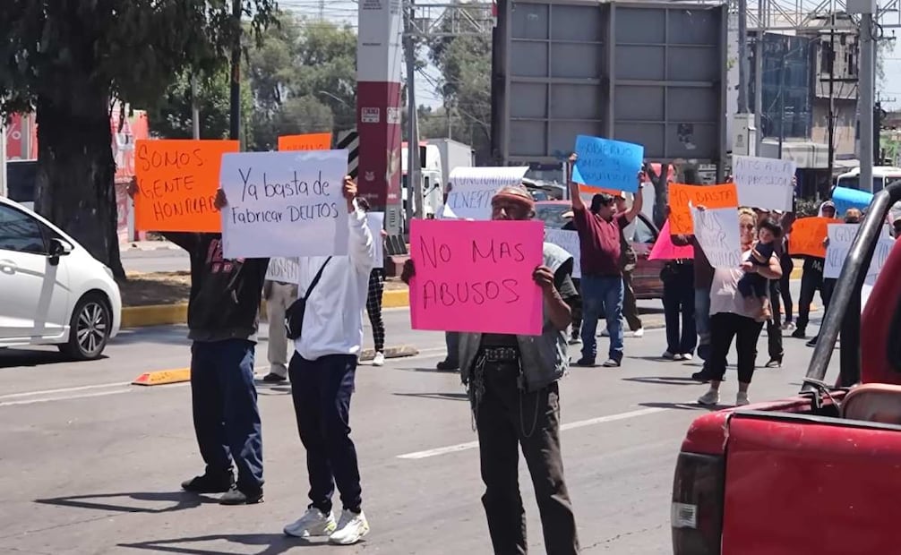 El diputado federal organizó este viernes dos bloqueos en la vía José López Portillo y Avenida Central. Foto: Especiales.