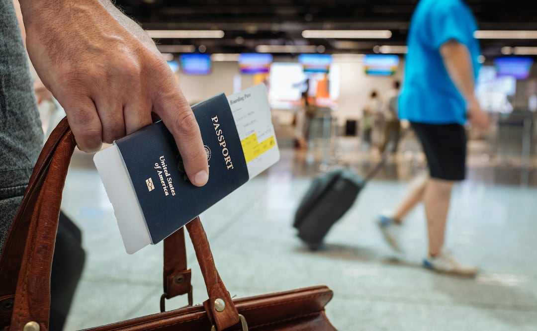 No te preocupes si perdiste tu pasaporte en tu viaje, esto es lo que debes hacer para expedir uno nuevo de emergencia. Foto: Unsplash