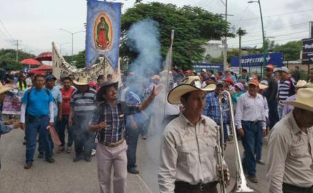 CNTE marcha rumbo al zócalo de Tuxtla Gutiérrez