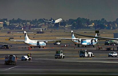 Fitch Ratings cambia calificación del AICM de estable a negativa por falta de mantenimiento y cambios en operaciones