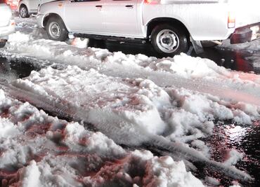 Cae techo de auditorio en Huixquilucan tras fuerte granizada
