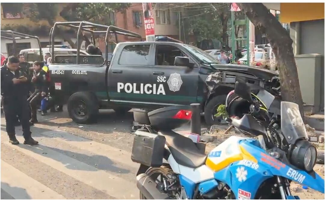 Accidente entre patrulla y auto particular en la Roma Sur. Foto: Especial