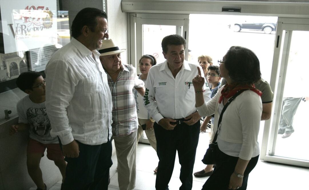 Arturo López se reúne con el abanderado del PRI a la gubernatura, Héctor Yunes. Foto: Alejandro Acosta/ EL UNIVERSAL    