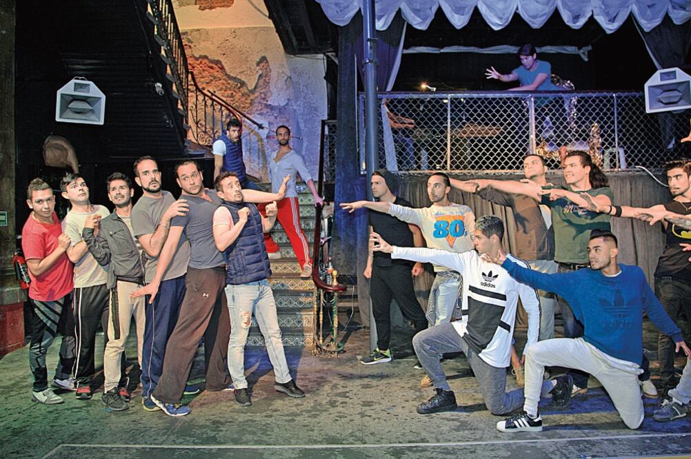 Musical con puros hombres en escena (IRVIN OLIVARES/EL UNIVERSAL)