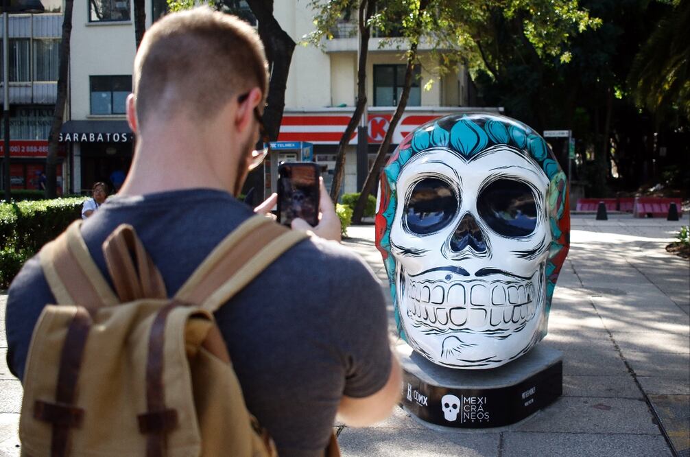 Man photographing a "Mexicráneo" - Francisco Cañedo/XINHUA