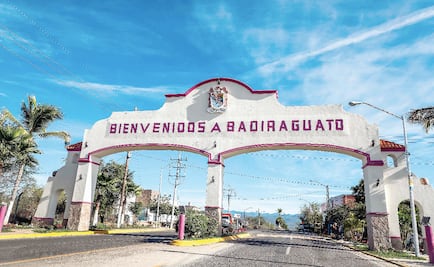 Mexico’s President visits El Chapo’s hometown and shakes hands with his mother