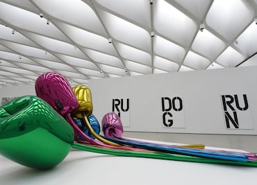 Estatua floral en París rinde homenaje a víctimas de los atentados del 2015