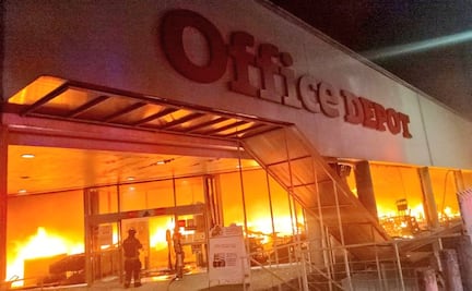 Controlan incendio en Office Depot en la alcaldía Álvaro Obregón