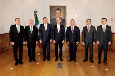 Se van 5 secretarios por candidaturas