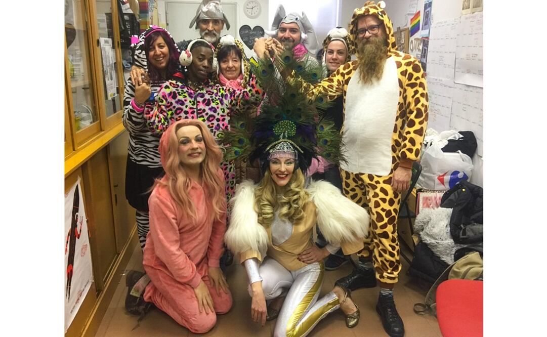 Reyes Magos recorren España con dulces, globos y una "drag queen"