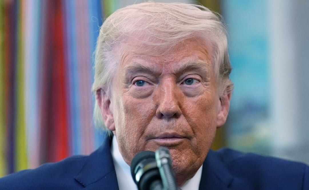 El presidente de Estados Unidos, Donald Trump, habla durante la toma de posesión del secretario de Seguridad Nacional, Markwayne Mullin, en la Oficina Oval de la Casa Blanca, el martes 24 de marzo de 2026, en Washington. Foto: AP