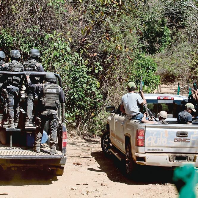 Policías federales en un operativo realizado en 2014 por la sierra de Michoacán, en busca de miembros del grupo de Servando González "La Tuta". JORGE SERRATOS. EL UNIVERSAL