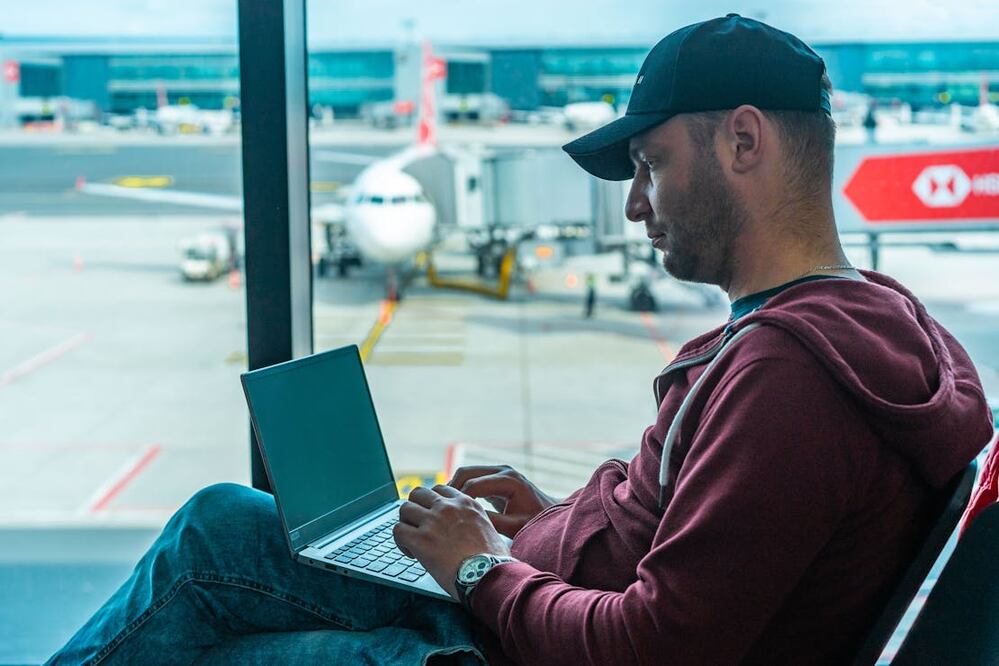 Por esta razón deberías evitar conectarte al WiFi de un aeropuerto. Foto: Pexels