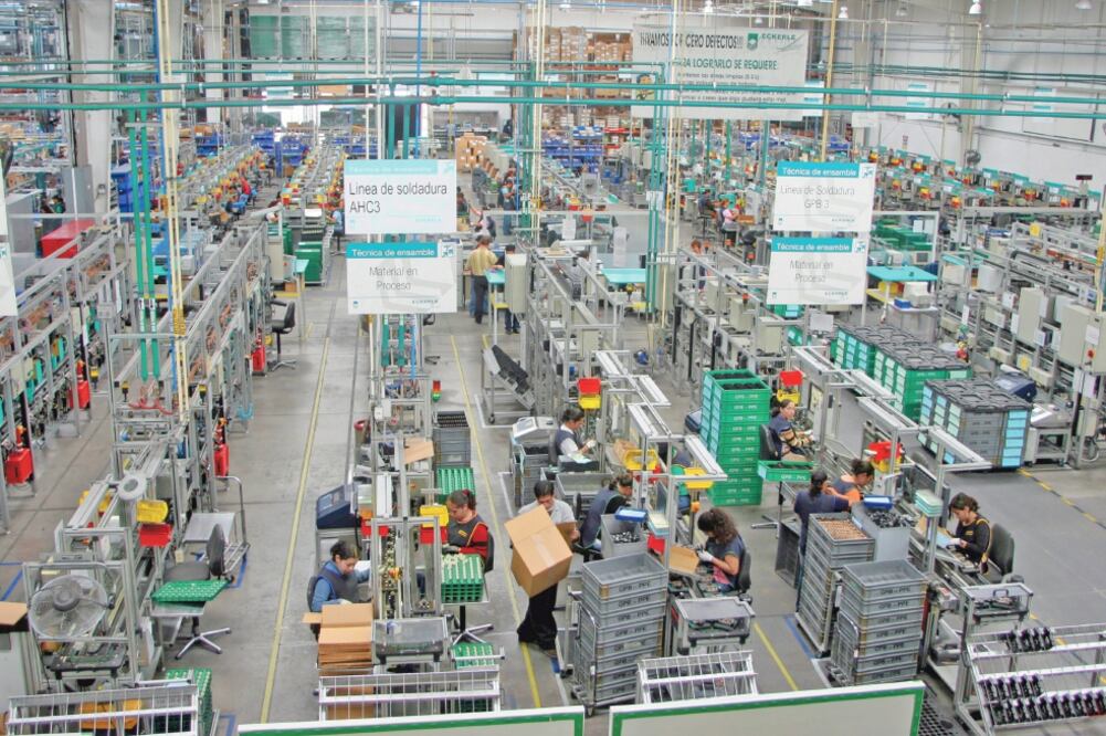 La tendencia del empleo en las industrias manufactureras es uno de los indicadores que reportaron un comportamiento positivo en agosto. (ARCHIVO EL UNIVERSAL)