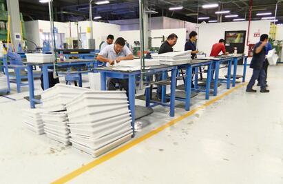 Retrocede confianza empresarial en construcción, comercio y servicios durante mayo: Inegi 