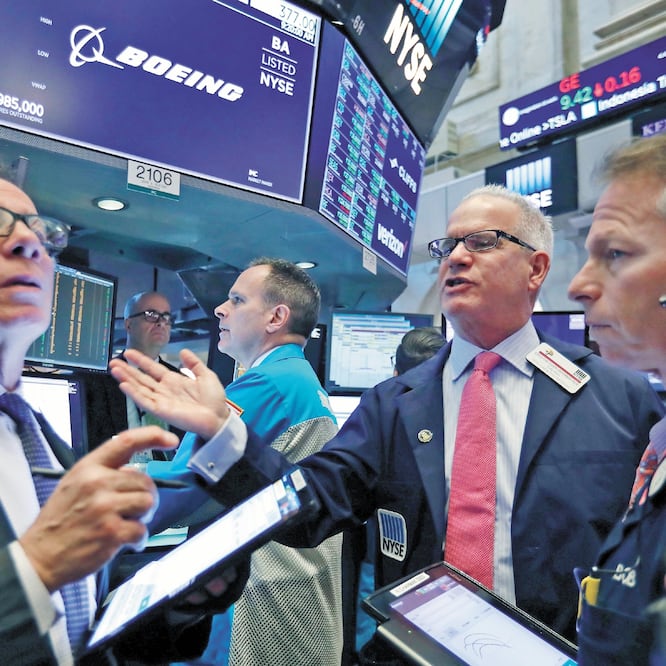 Esta semana la empresa de aviación estadounidense Boeing perdió 25 mil millones de dólares en bolsa y, según la firma de análisis Melius Research, podría enfrentarse a unos costos permanentes de mil millones. RICHARD DREW.AP