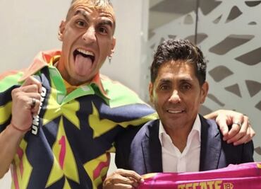 Nahuel Guzmán y Jorge Campos intercambiaron jerseys antes del Pumas-Tigres