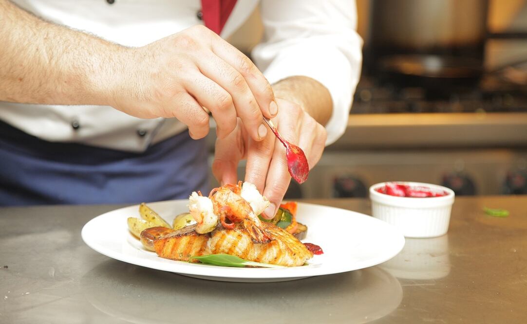 Famosos cocineros comparten sus recetas y secretos de cocina en línea, en tiempos de coronavirus./Fotos: Pixabay e Instagram