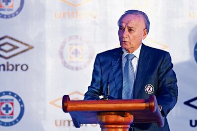 Guillermo Álvarez, director de Cruz Azul, sigue en su oficina de forma normal: vocero