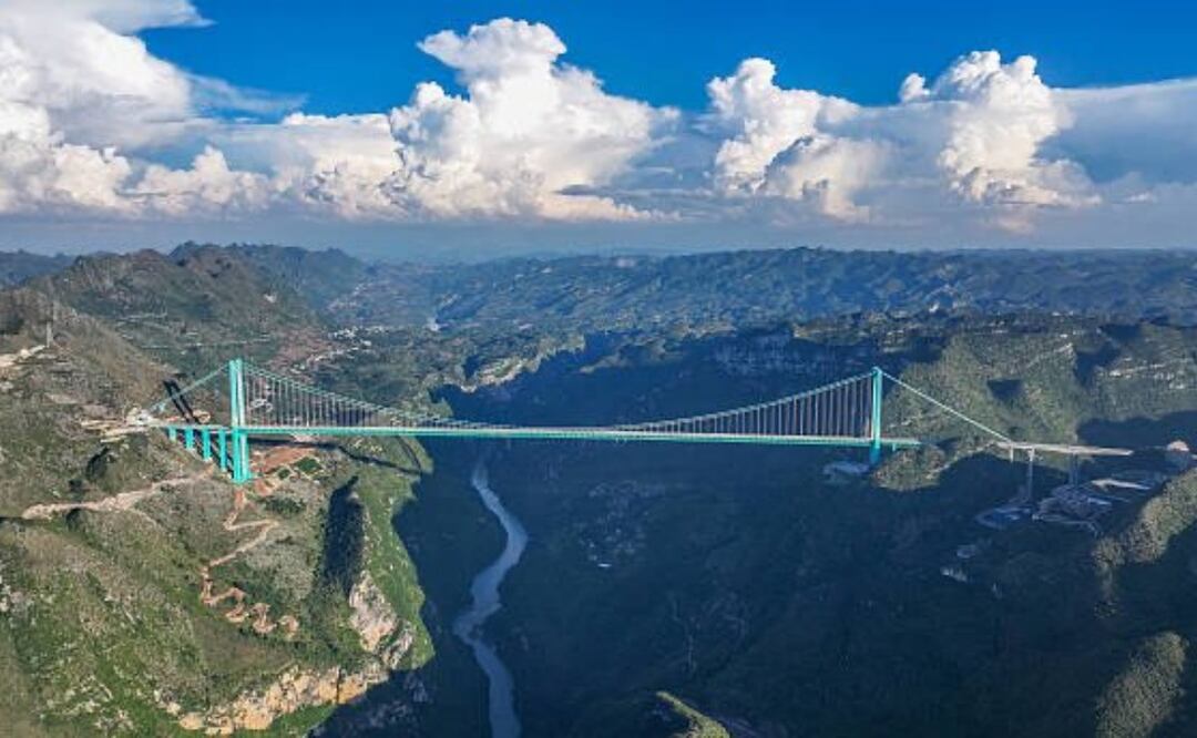 Puente Hongqi. Foto: X @KCtoFL