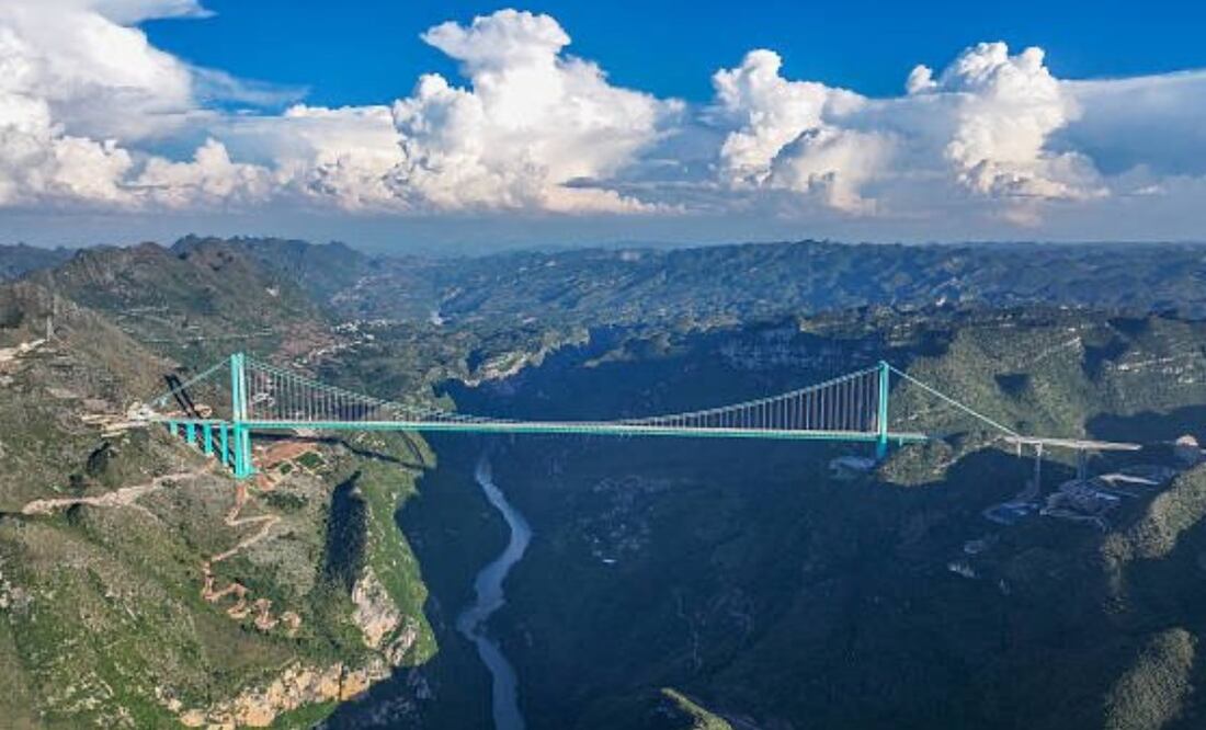 Puente Hongqi. Foto: X @KCtoFL