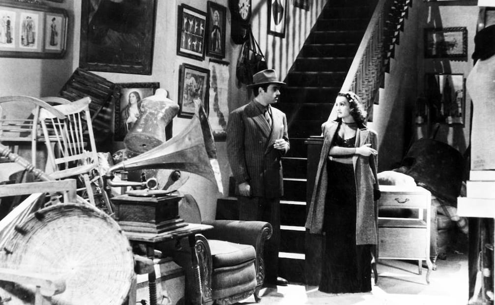 Pedro Armendáriz y la actríz Andrea Palma en "Distitnto Amanecer", del director Julio Bracho.