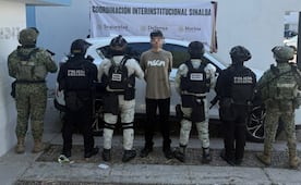 Detienen a civil con armas, cargadores y explosivos improvisados en Culiacán; viajaba en una camioneta robada