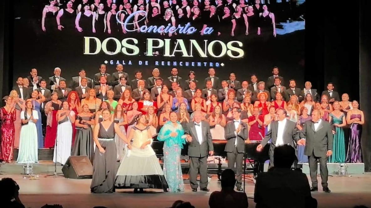 El Coro Ángela Peralta volvió a escena junto a su fundador, Antonio González Guerrero, en una gala que recorrió repertorio operístico y celebró una
 de las tradiciones corales más persistentes del país. Crédito: Cortesía de Lázaro Azar