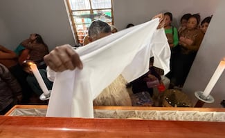 Velan a Royer en San Juan Chamula, Chiapas; su padre asegura que el joven tzotzil, quien murió bajo custodia del ICE, no consumía alcohol ni drogas