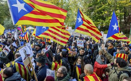 Cientos de independentistas catalanes se manifiestan en Bruselas