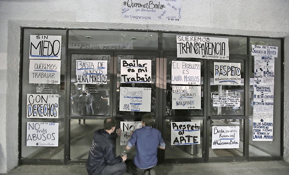 Integrantes de la Compañía Nacional de Danza dicen que les fue negado el acceso a las instalaciones. Hoy realizarán un performance en la Plaza Tolsá para hablar sobre su problemática laboral (ALEJANDRO ACOSTA. EL UNIVERSAL)