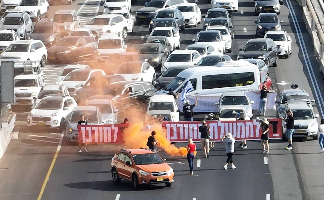 Varios familiares de los 116 rehenes que continúan retenidos en la Franja de Gaza tras casi 9 meses de guerra. Foto: EFE