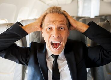 ¿Cómo deshacerte de un pasajero conflictivo en un avión?