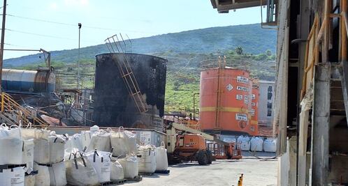 Se registra explosión e incendio en fábrica Zinc Nacional, en San Nicolás de los Garza, NL; empresa descarta personas heridas